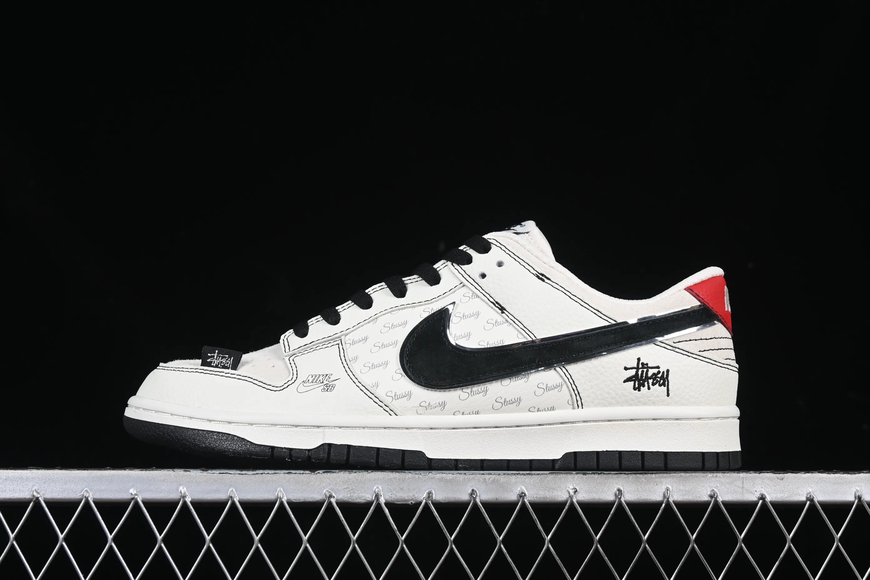 All categories Nk SB Dunk Series Nk SB Dunk Low High-end customized low-top sneakers Nk SB Dunk Low Stusi co-branded Barrage black hook Anniversary high-end customized low-top casual sneakers DJ2024-115